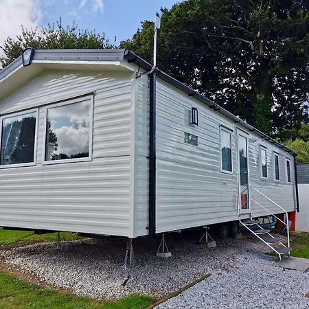 Holiday home The Lucky Shamrock Caravan - By Stunning,