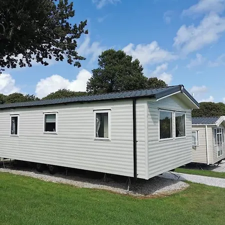 Holiday home The Lucky Shamrock Caravan - By Stunning, *