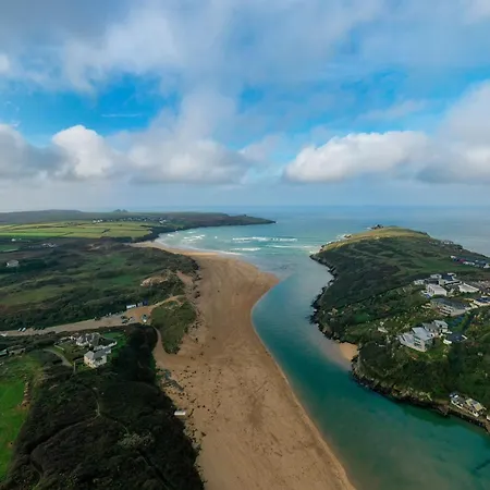 The Lucky Shamrock Caravan - By Stunning, Holiday home